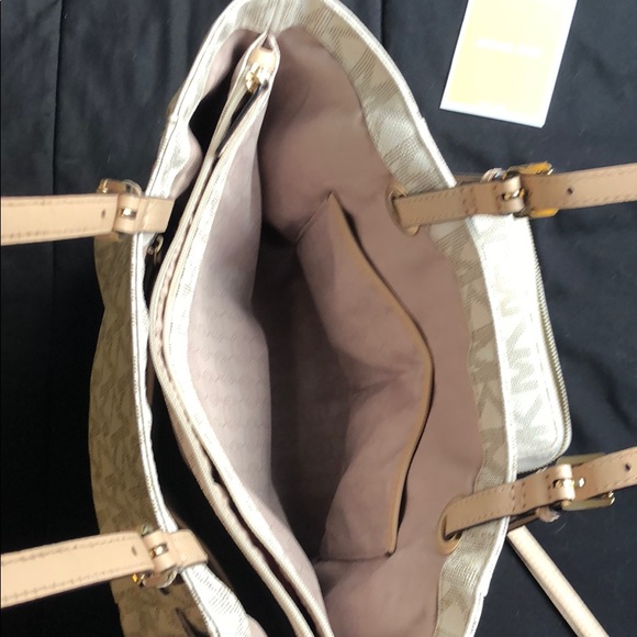 Michael Kors bag & wristlet/wallet (authentic) - Picture 4 of 6